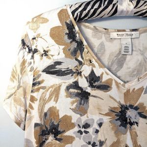 White House Black Market Floral V Neck Small